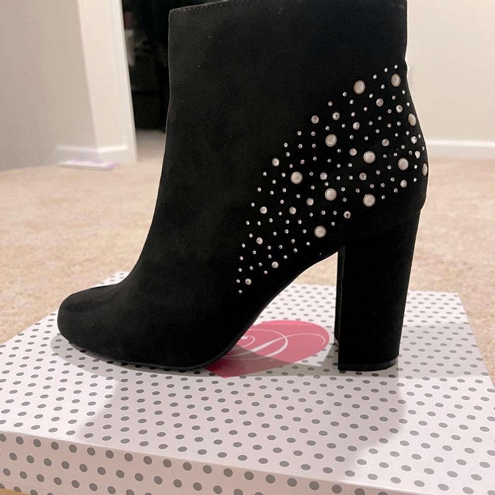 Black Yogurt Ankle Boot